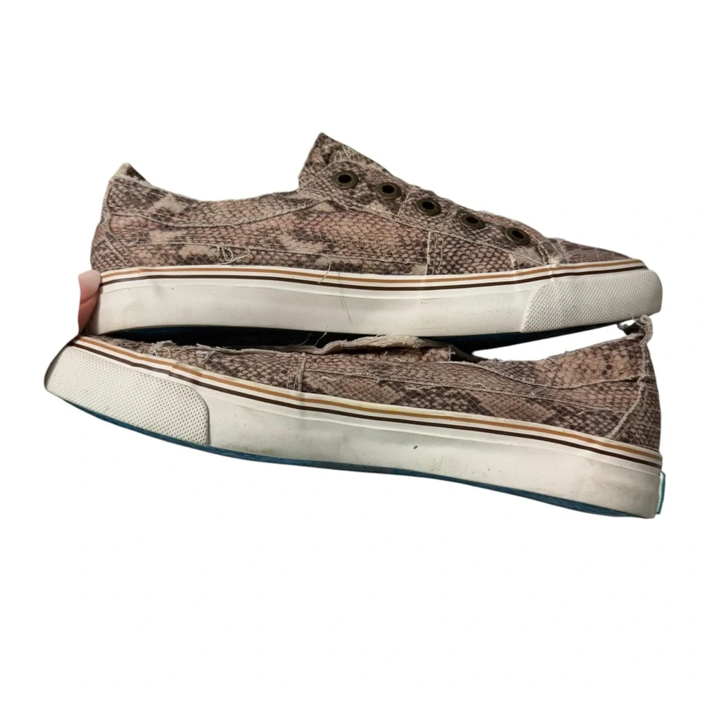 Blowfish Malibu Sneakers size 8.5‎